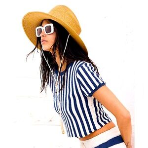 Free People Beach Roberta Cropped Sweater. Size: XS. Excellent condition